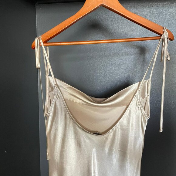 Bridesmaids or Hot Dates? You Decide! - Picture 6 of 8